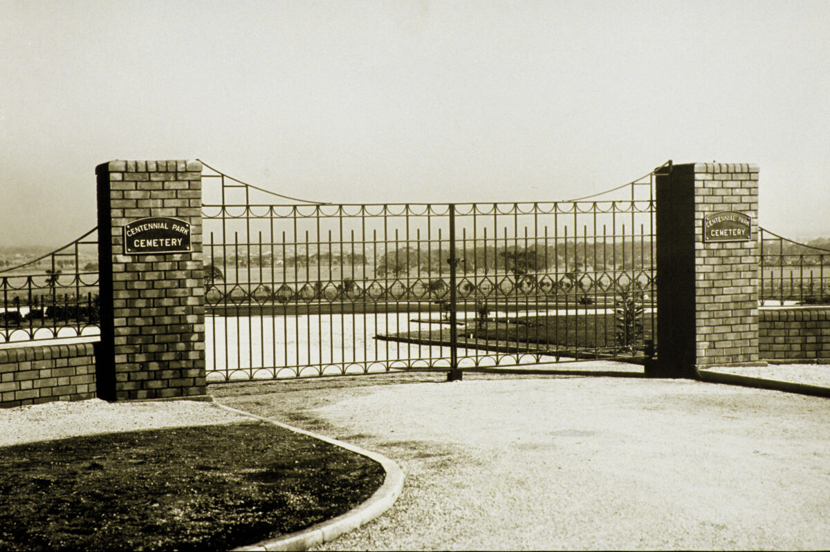 Centennial Park Front Gates_1938