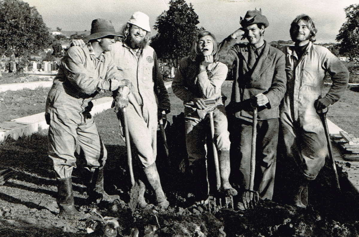 D2021 19628 Graves Team - 1970s - Centennial Park (provided by Dr Belle) - Copy