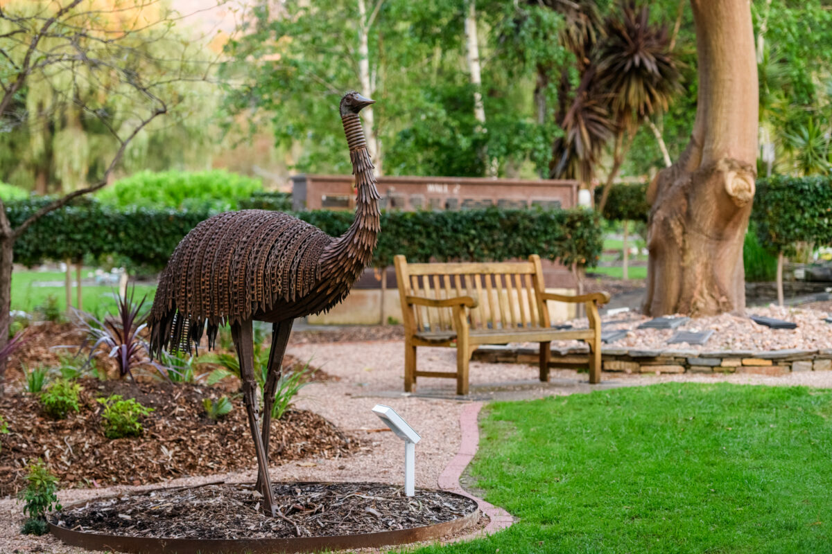 Emu-Statue_230928_85E2441-Edit-230928_WebRes